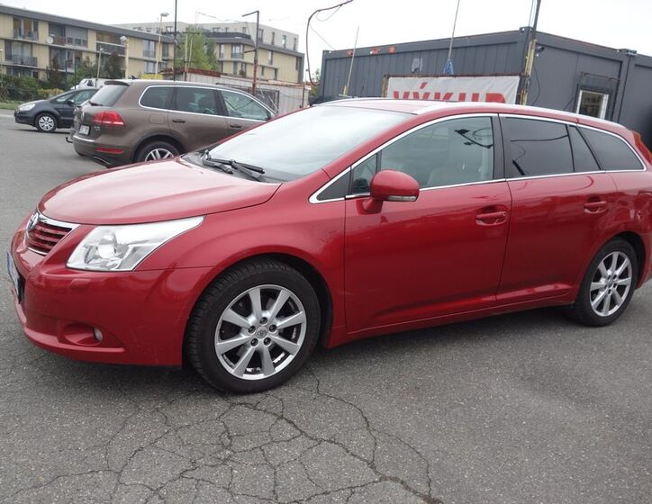 Toyota Avensis 2