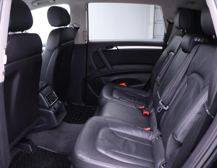 Audi Q7 15