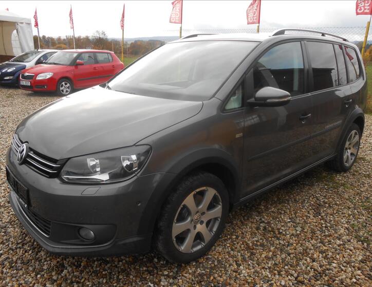 Volkswagen Touran 1