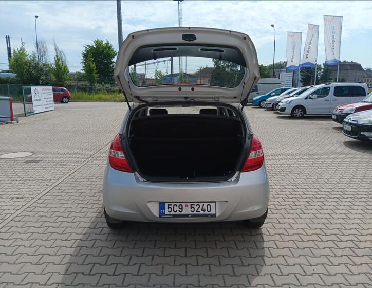 Hyundai i20 6