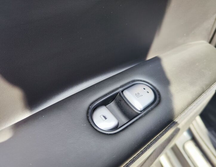 Hyundai IONIQ 13