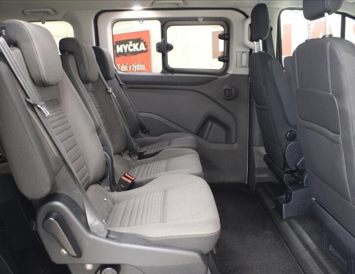 Ford Tourneo Custom 13