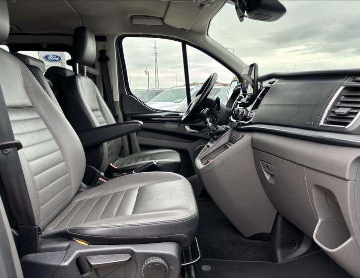 Ford Tourneo Custom 19