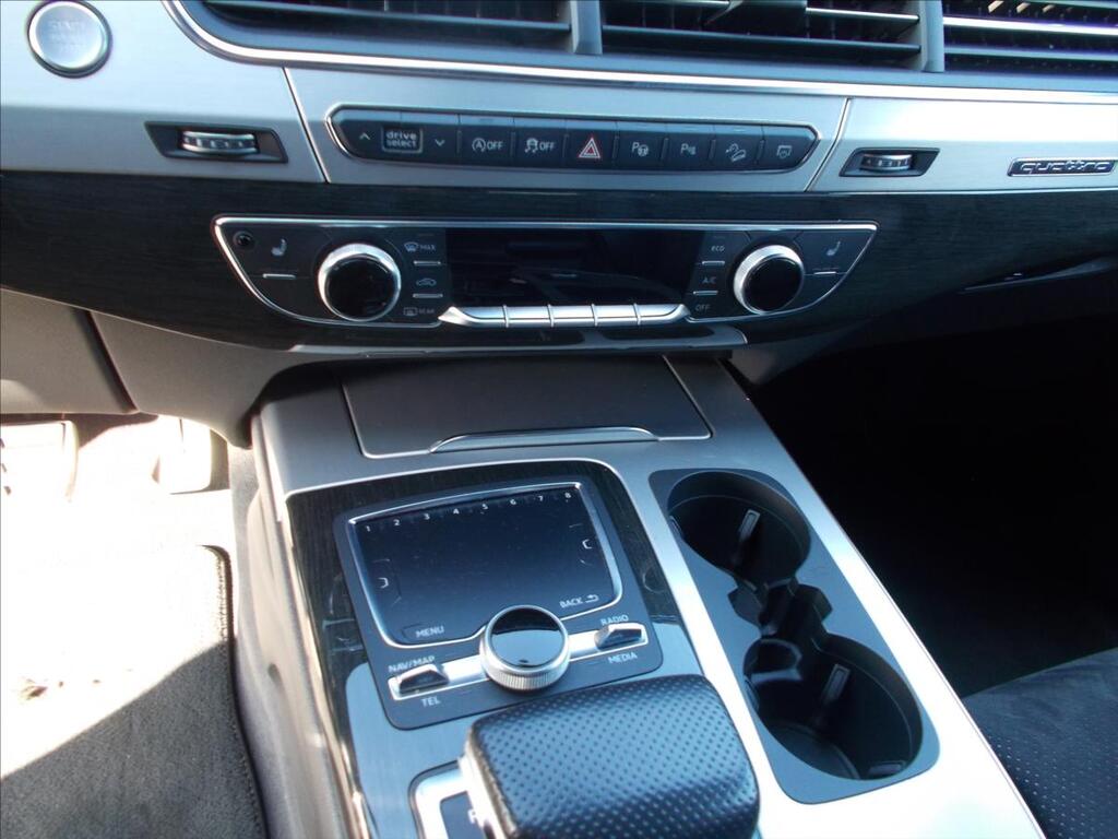 Audi Q7 26