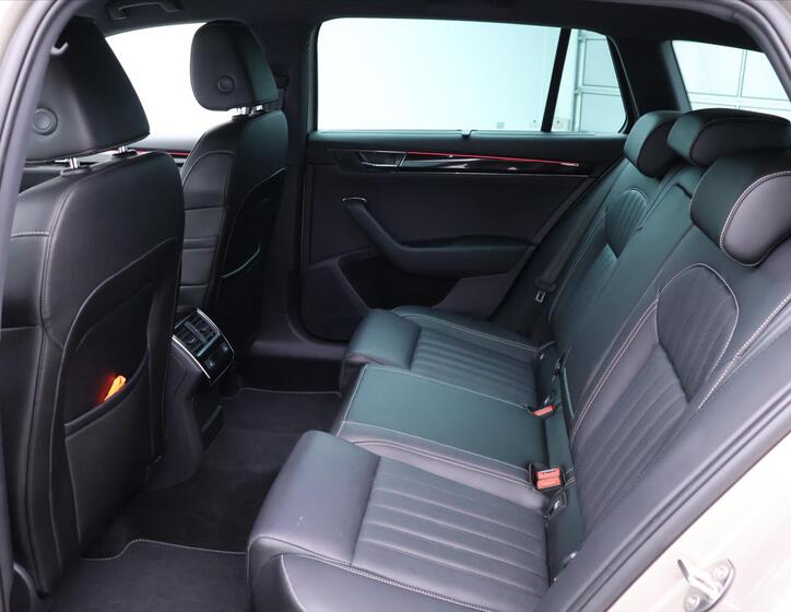 Škoda Superb 16