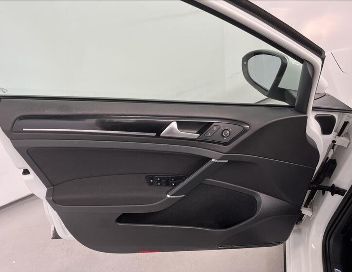 Volkswagen Golf 25