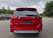 Mitsubishi Outlander 4