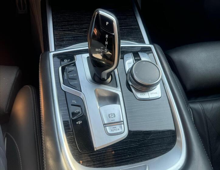 BMW Řada 7 13