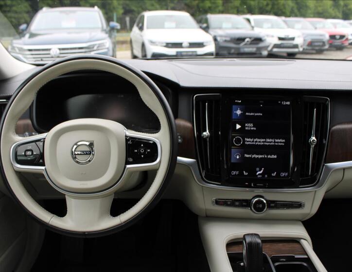 Volvo V90 13
