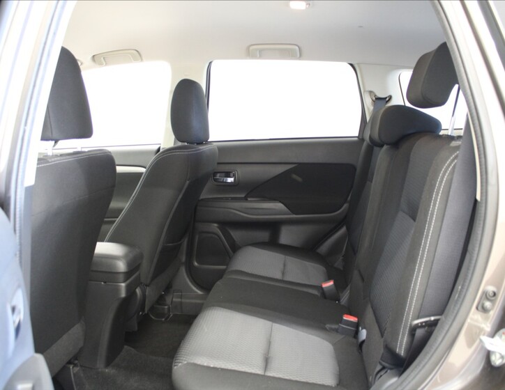 Mitsubishi Outlander 7