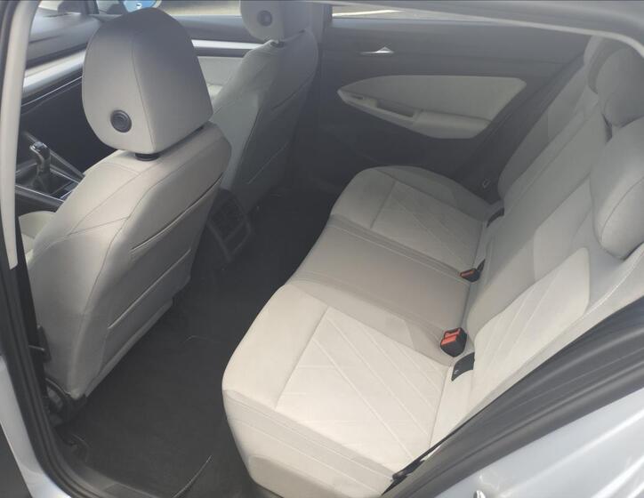 Volkswagen Golf 10