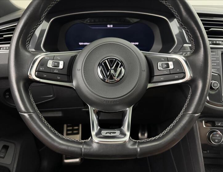 Volkswagen Tiguan 9