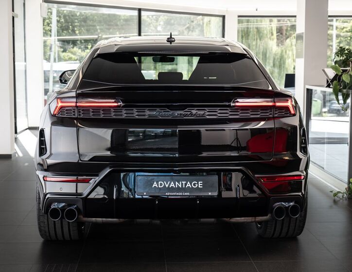 Lamborghini Urus 3