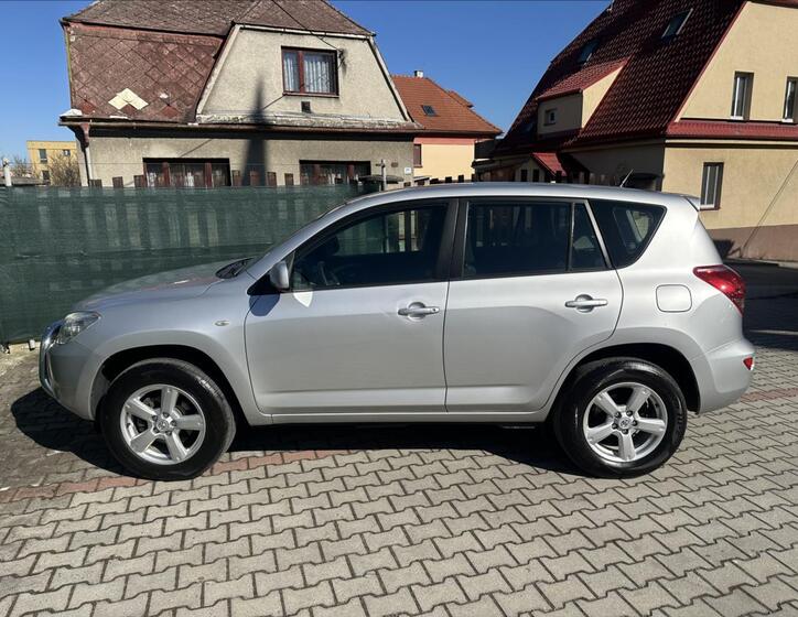 Toyota RAV4 8