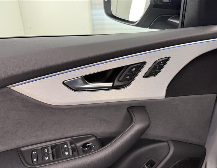 Audi Q8 30