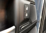 Land Rover Defender 6