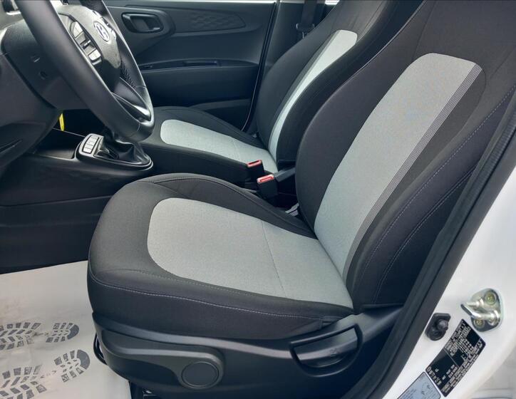 Hyundai i10 15