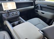 Land Rover Defender 16