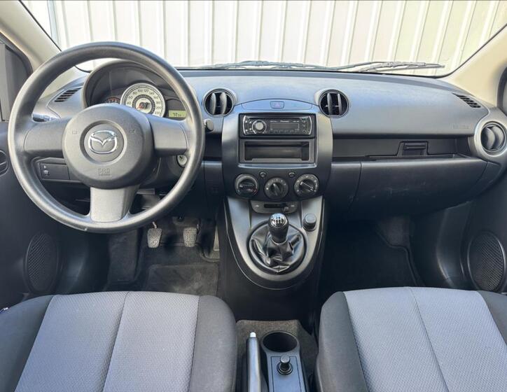 Mazda 2 27