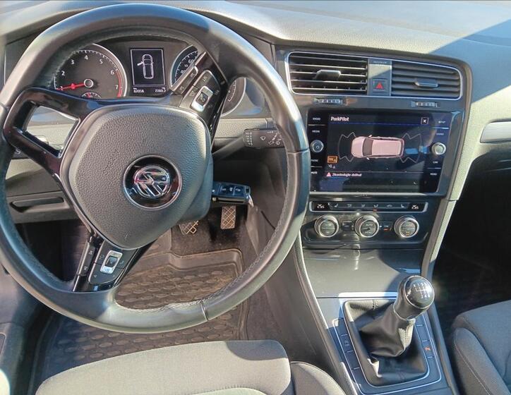 Volkswagen Golf 11