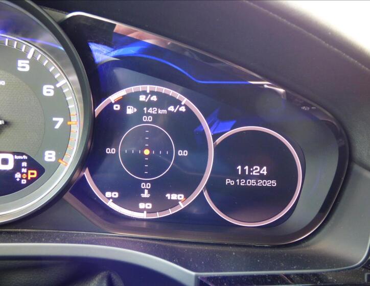 Porsche Cayenne 24