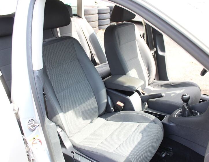 Volkswagen Golf 16