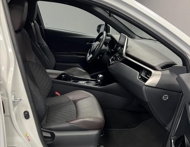 Toyota C-HR 11