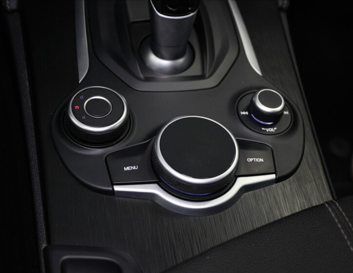 Alfa Romeo Stelvio 16
