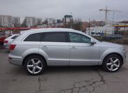 Audi Q7 8