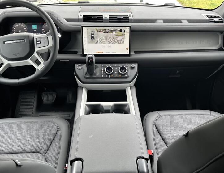 Land Rover Defender 14