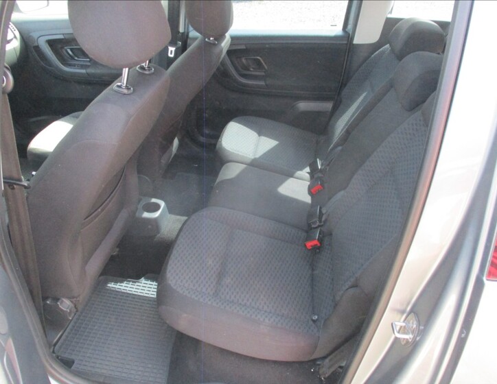 Škoda Roomster 11