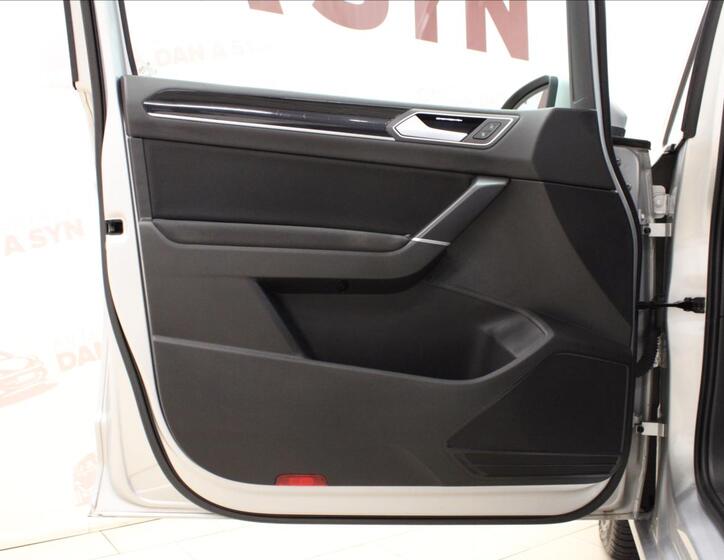 Volkswagen Touran 9