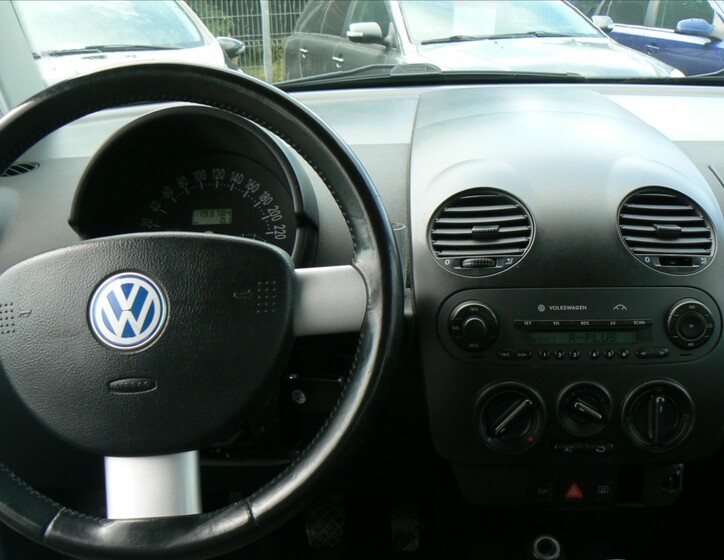 Volkswagen New Beetle 12