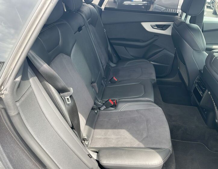 Audi Q8 12