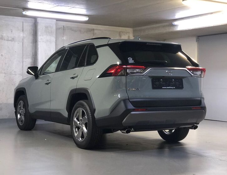Toyota RAV4 6