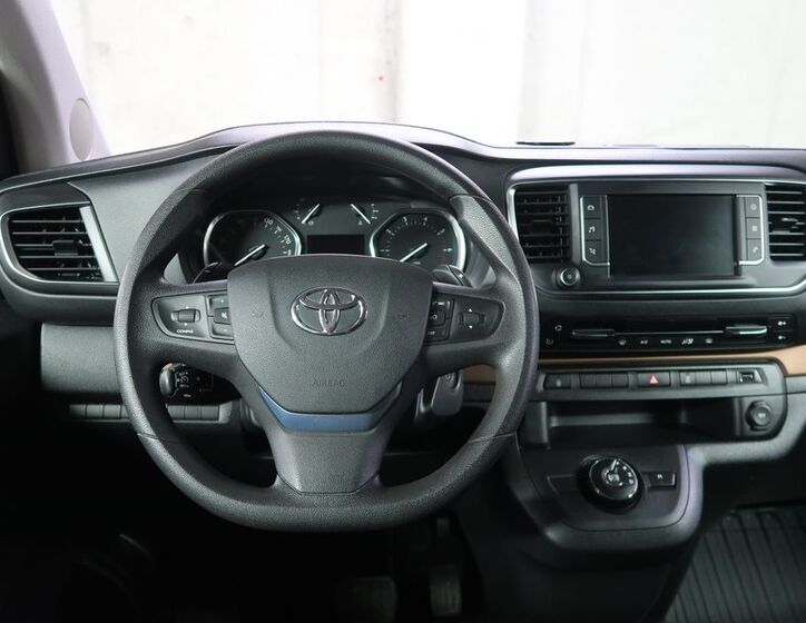 Toyota ProAce 17