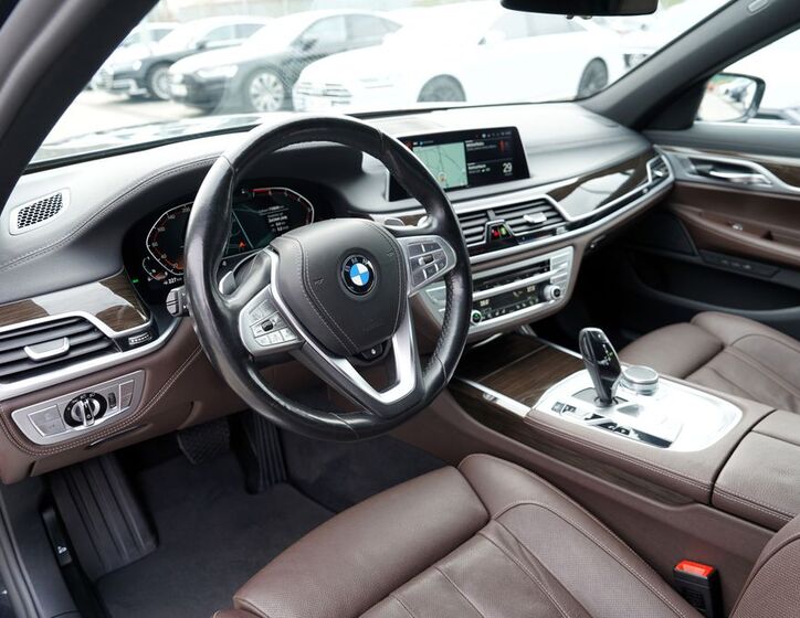 BMW Řada 7 27