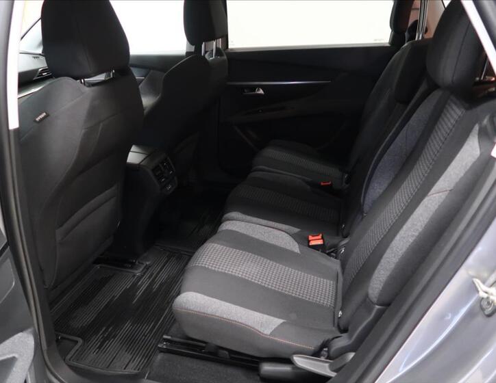 Peugeot 5008 8