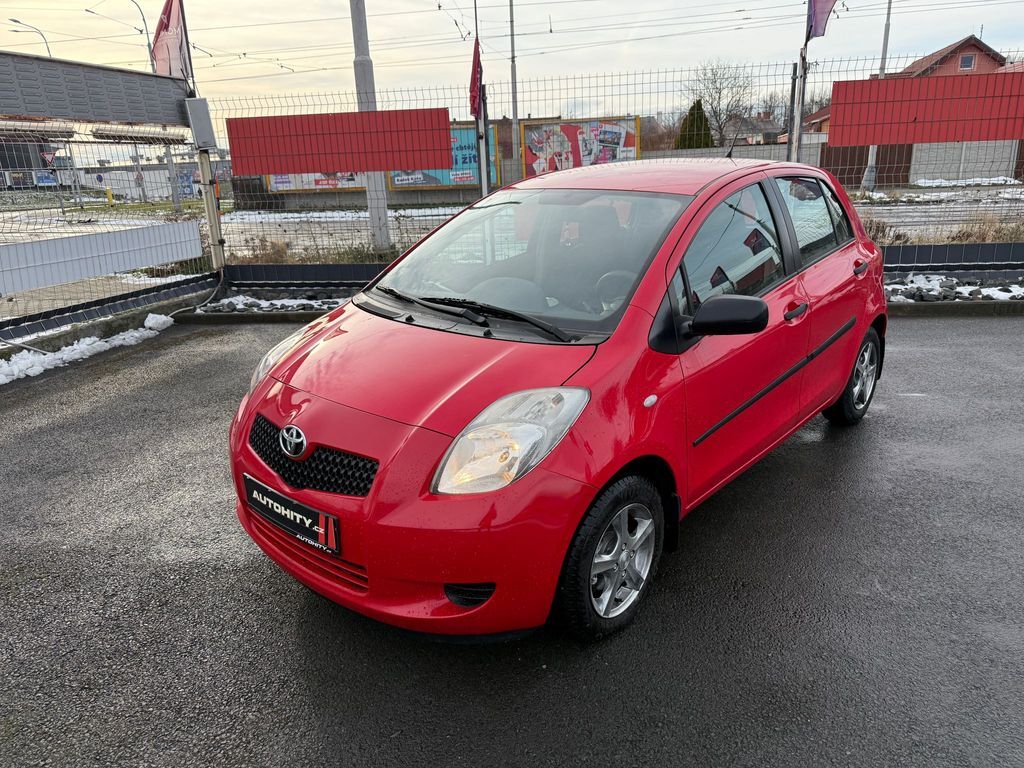 Toyota Yaris 1