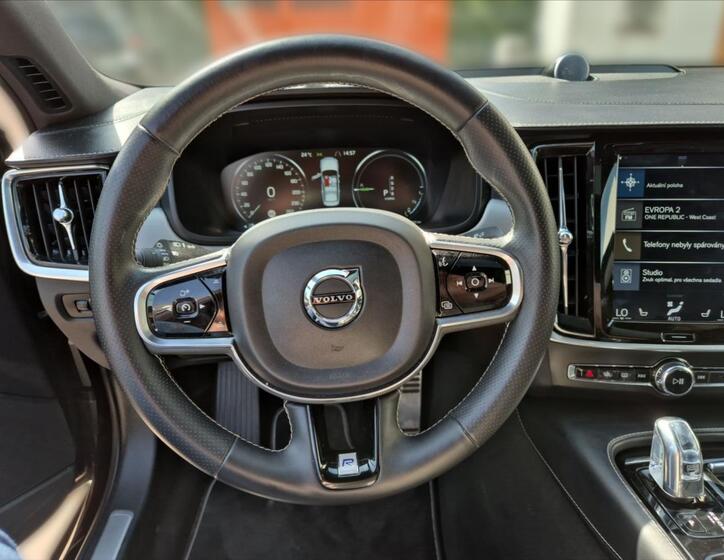 Volvo S90 8
