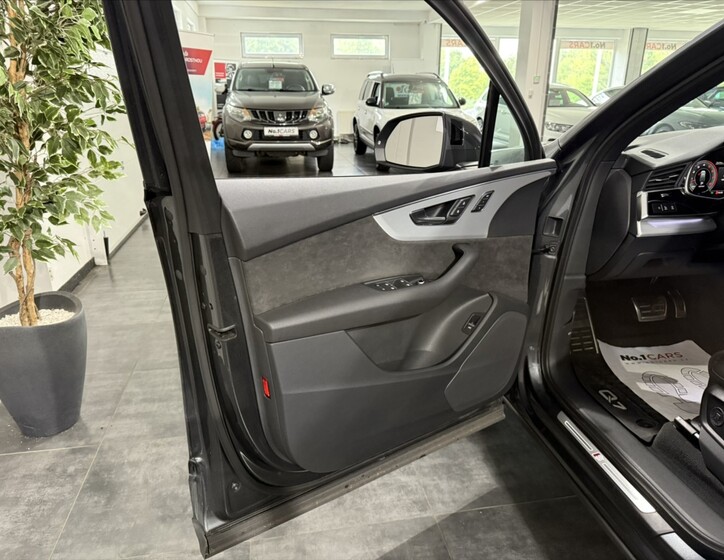 Audi Q7 6