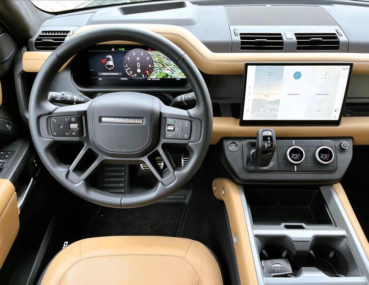 Land Rover Defender 17