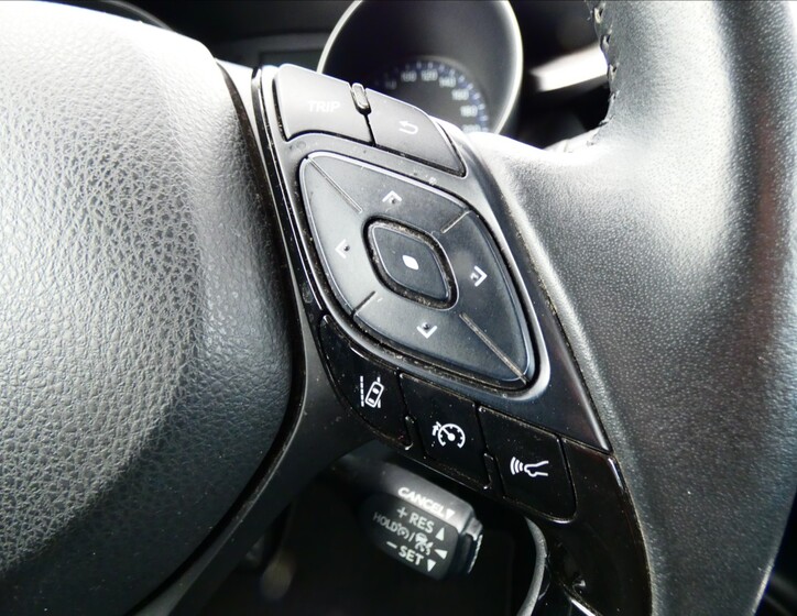 Toyota C-HR 10
