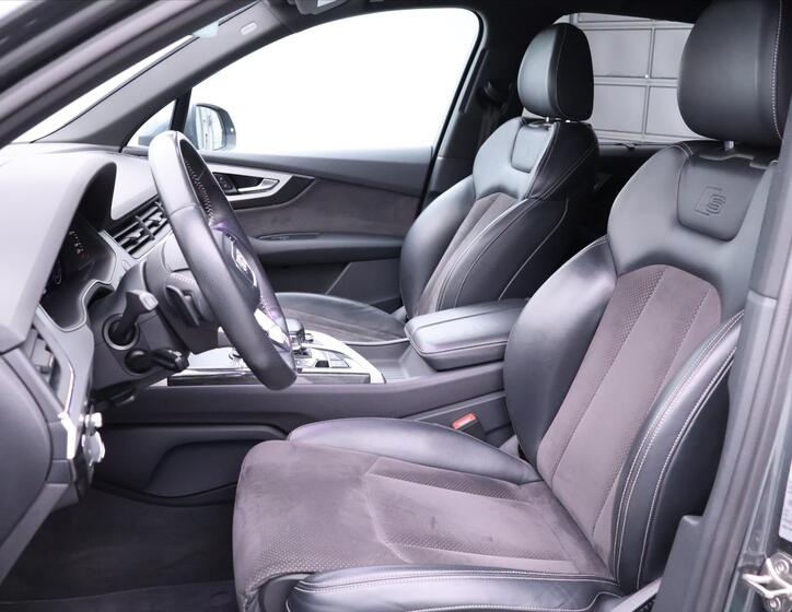 Audi Q7 14