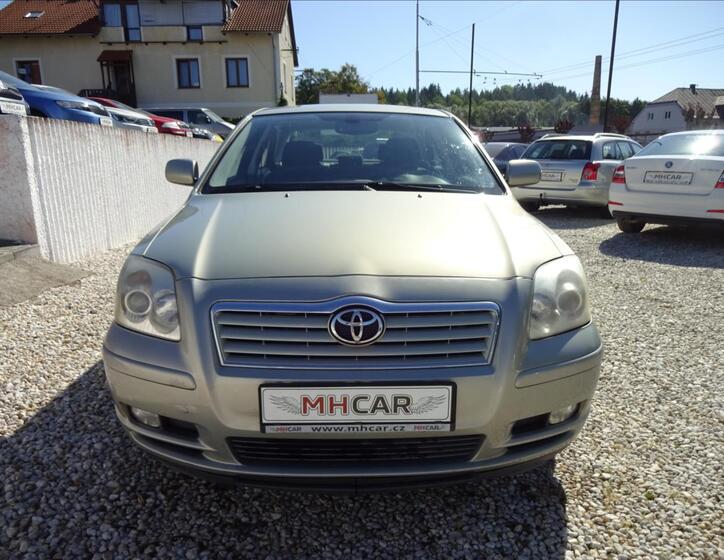 Toyota Avensis 2