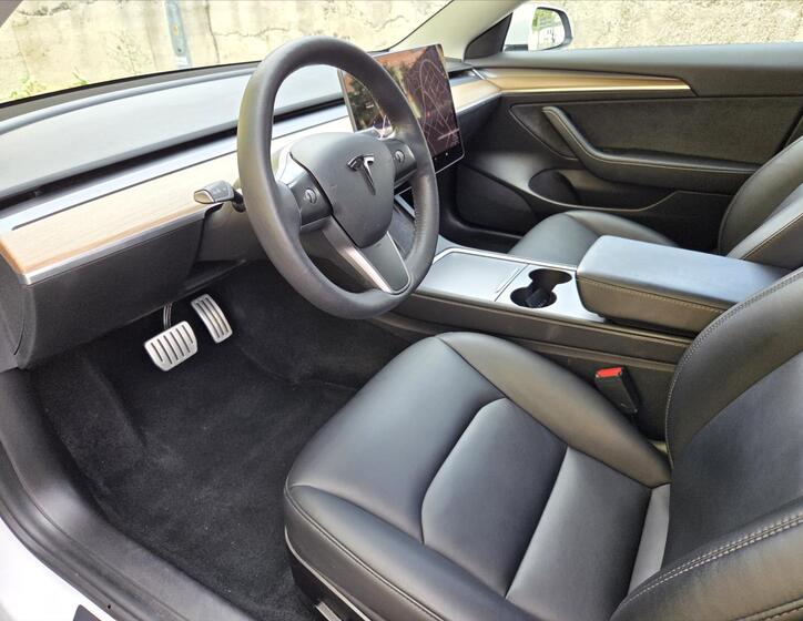 Tesla Model 3 9
