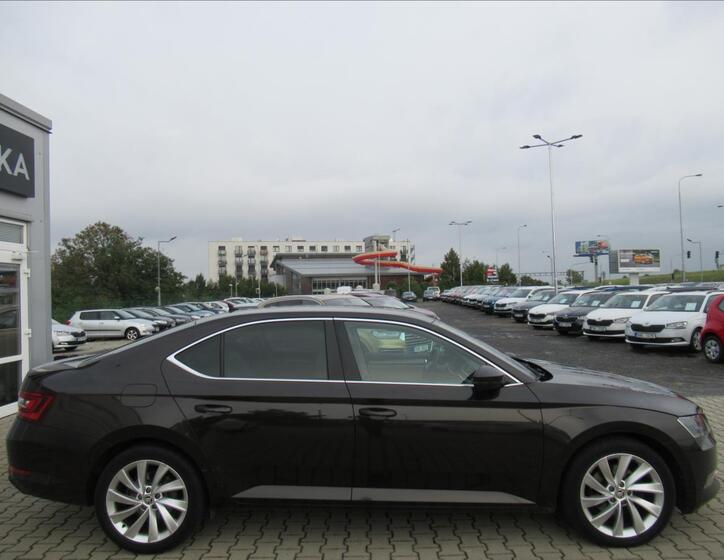 Škoda Superb 8