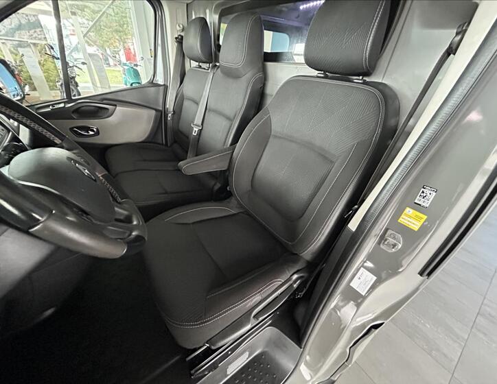 Renault Trafic 10