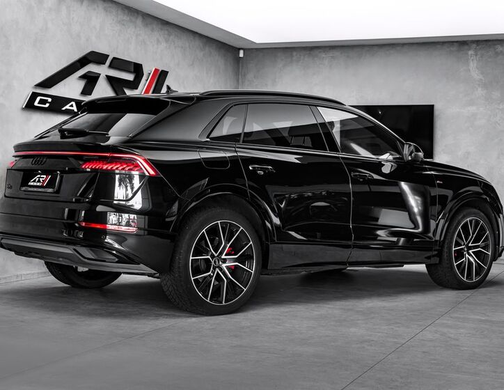 Audi Q8 5