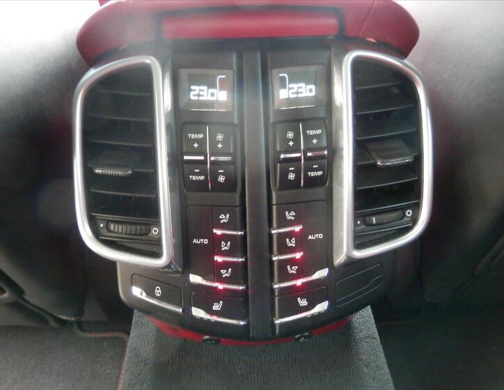 Porsche Cayenne 30
